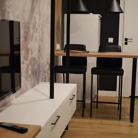 Przytulna Kawalerka 77 Apartment Вроцлав Екстериор снимка