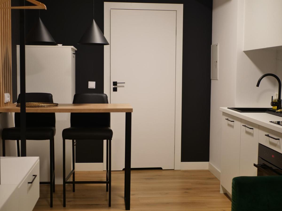 Przytulna Kawalerka 77 Apartment Вроцлав Екстериор снимка